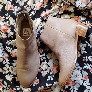 Dolce Vita light cream/tan ankle booties